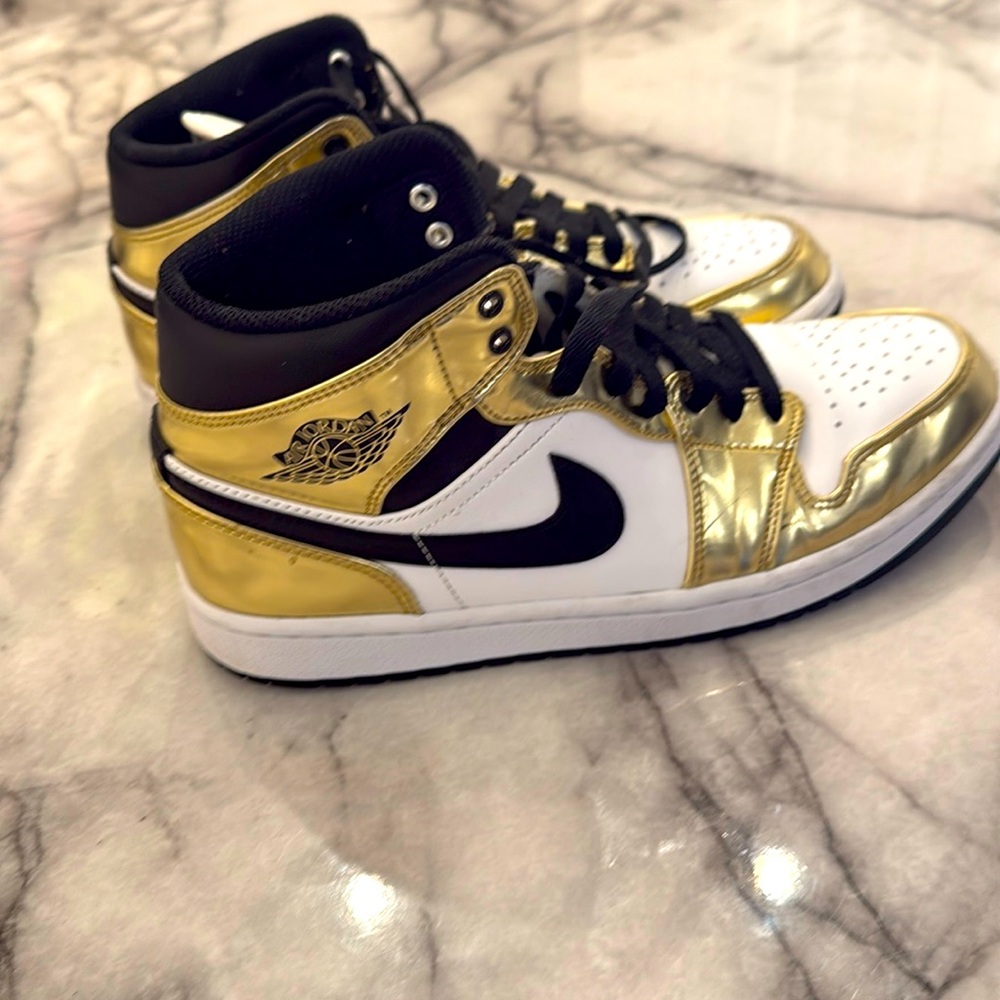 Air Jordans RARELY worn Size 8.5